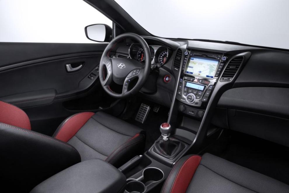 Hyundai i30 Turbo interior