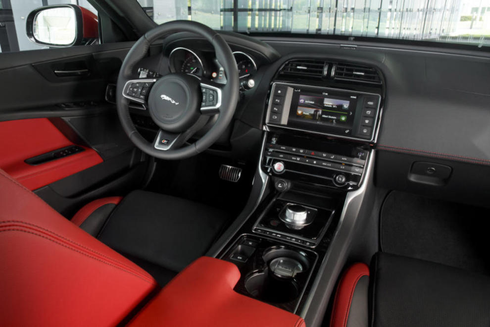 Jaguar XE S 3.0 V6