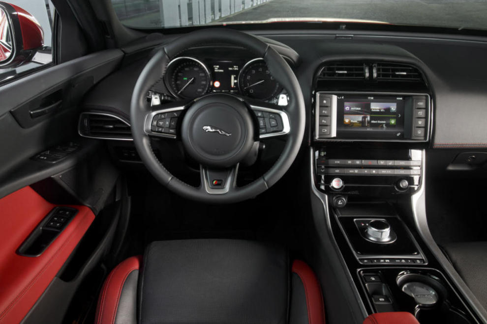 Jaguar XE S 3.0 V6