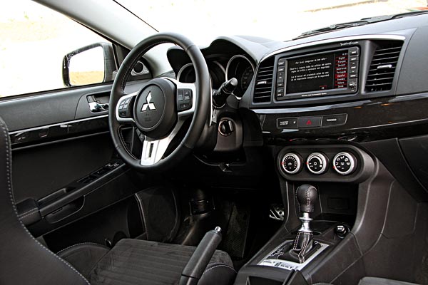 Mitsubishi Lancer Evlution MR interior