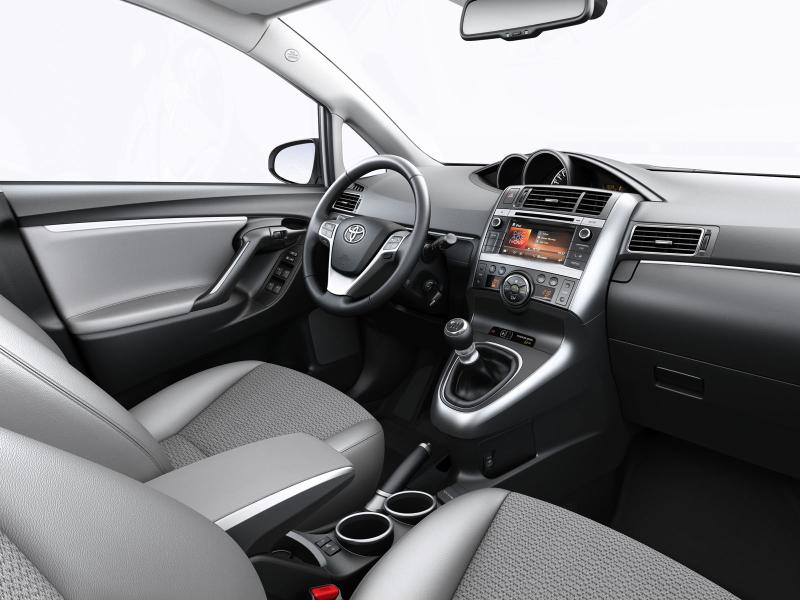 Toyta Verso 2015 interior