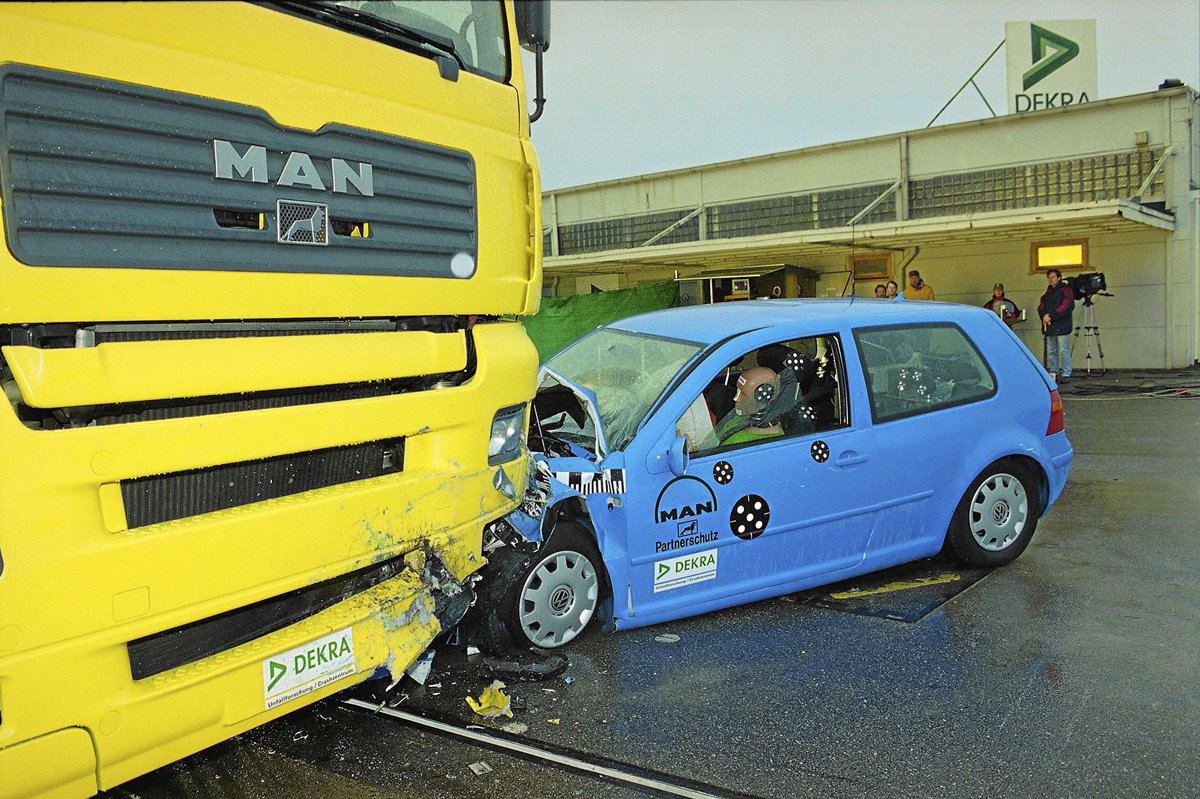 Accidente coche-camion