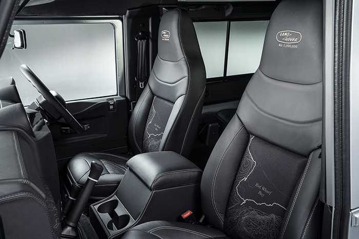 El último Defender, una edición única ensamblada por personalidades y que será subastado 
