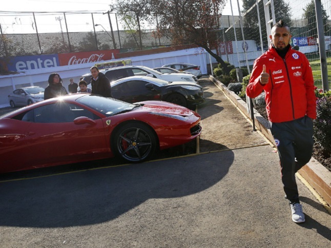 Vidal estrella su Ferrari 458 Italia