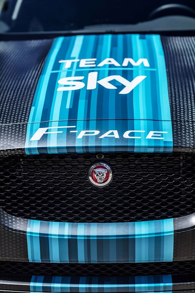 El Jaguar F-Pace del Team Sky