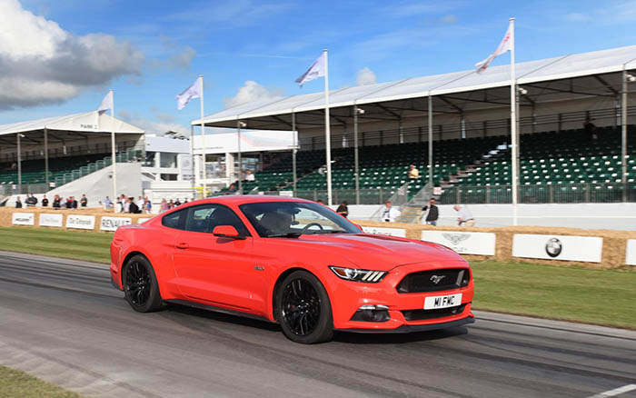 Súbete a un Ford Mustang V8 5.0 en el circuito de Silverstone