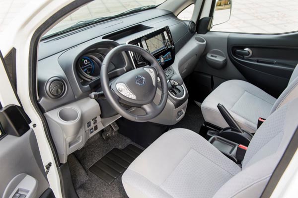 Nissan ENV200, interior