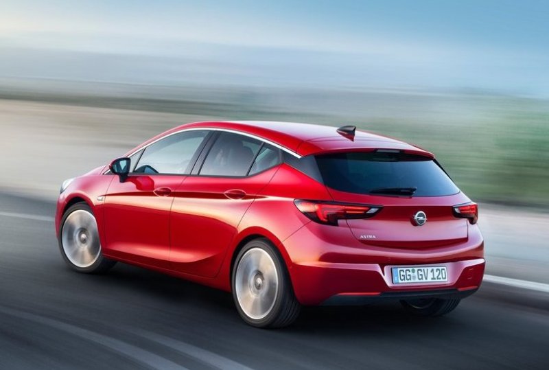 Opel Astra 2016 rojo