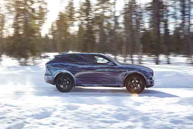 Jaguar F-Pace, lateral