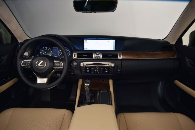 Interior Lexus GS 2016
