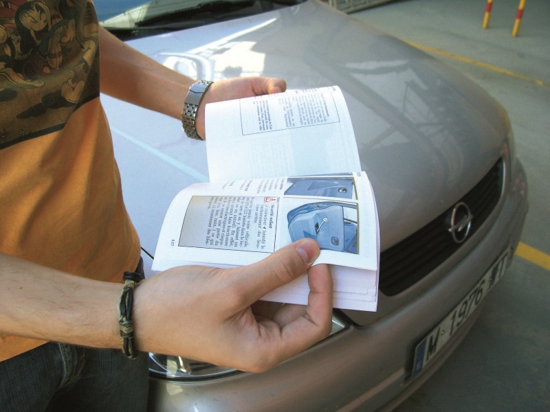 Cómo cambiar las bombillas del coche