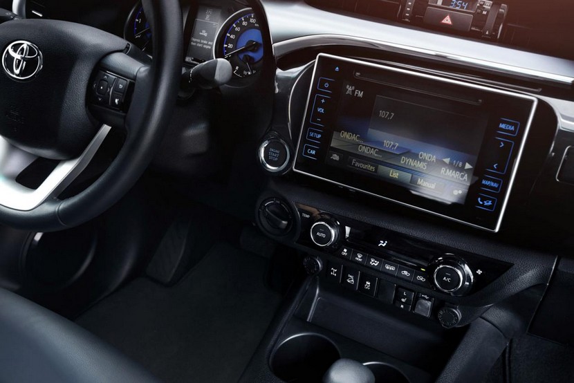 Interior Toyota Hilux 2016