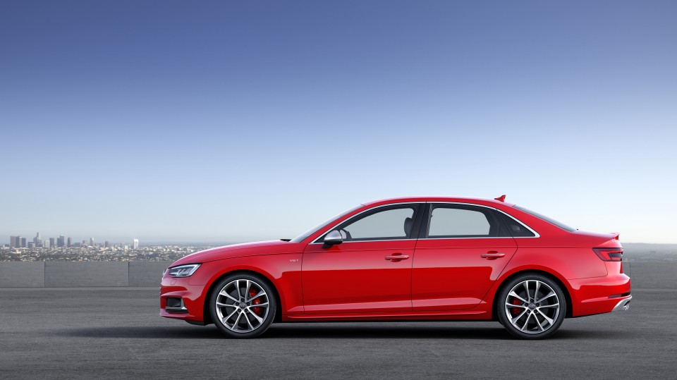 Audi S4 2016, lateral