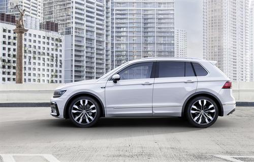Lateral Volkswagen Tiguan 2016 R-Line