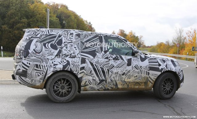 Lateral Land Rover Discovery 2017