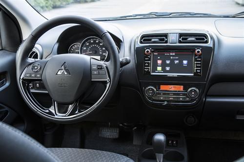 Interior Mitsubishi Space Star 2016