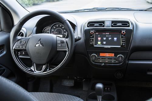 Interior Mitsubishi Space Star 2016