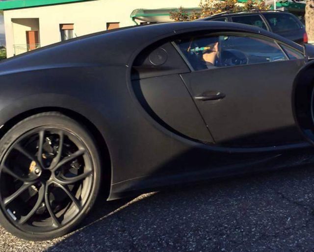 Lateral Bugatti Chiron