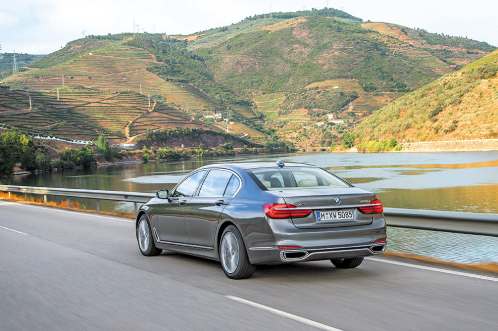 BMW 750Li xDrive trasera