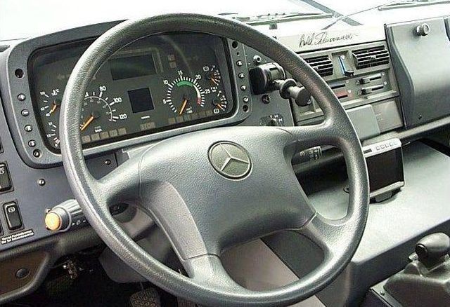 Interior Mercedes-Benz Unimog de Arnold Schwarzenegger
