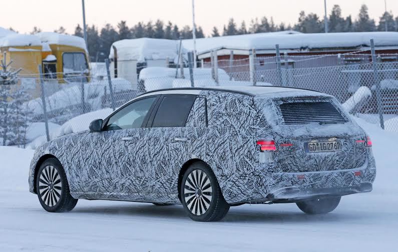 Trasera Mercedes-Benz Clase E Estate 2016 camuflado
