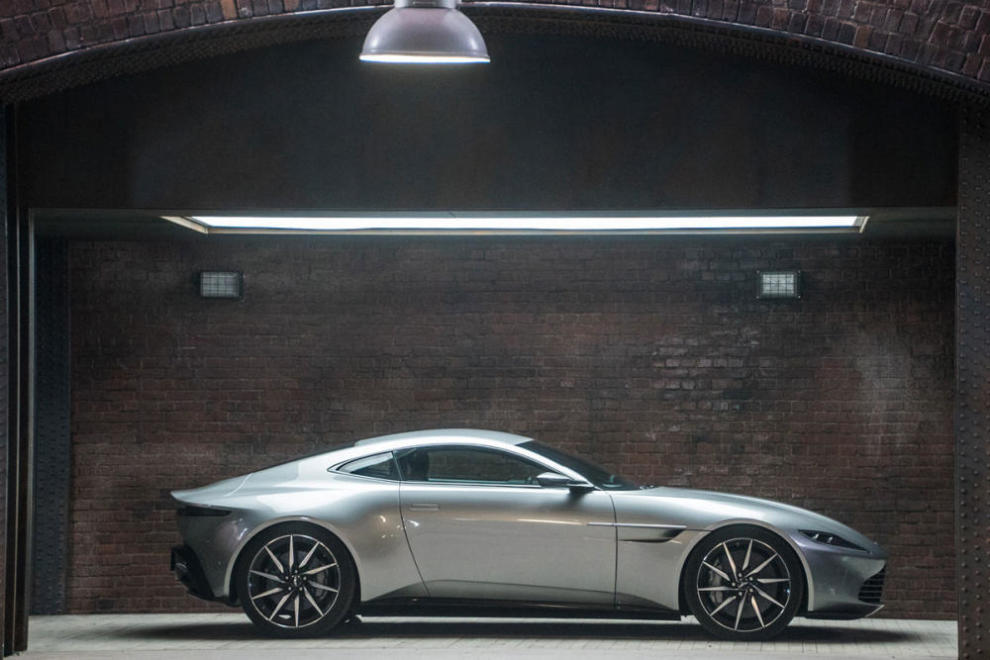 Lateral perfil Aston Martin DB10