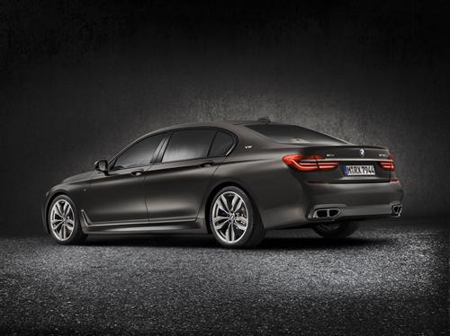 Trasera BMW M760Li xDrive