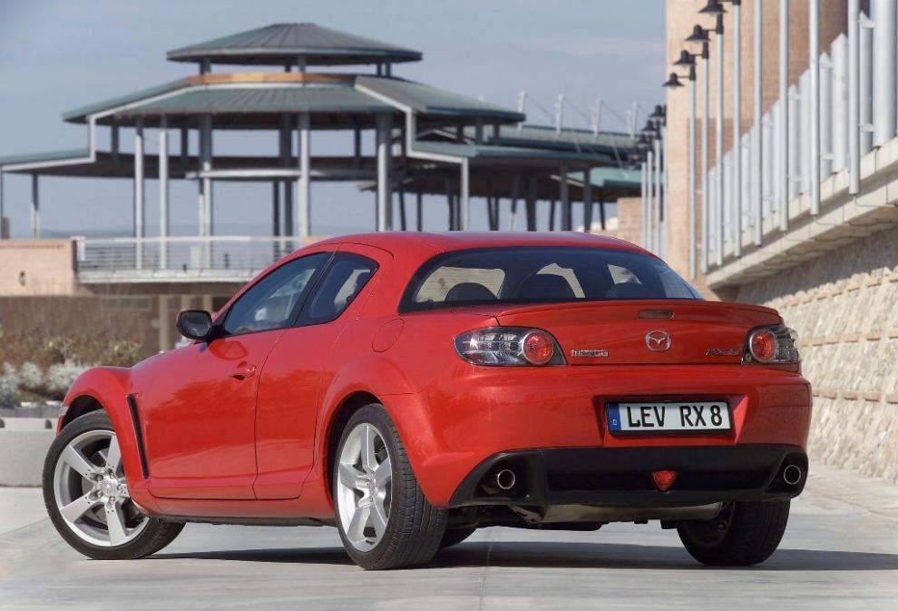 Mazda RX-8 rojo trasera