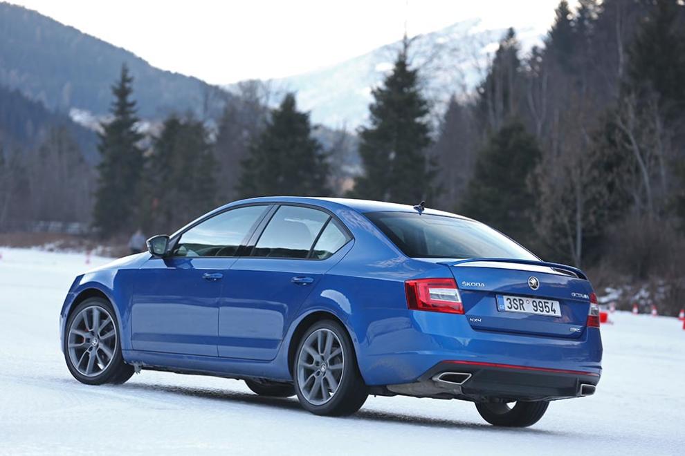 El Skoda Octavia RS, probado sobre hielo
