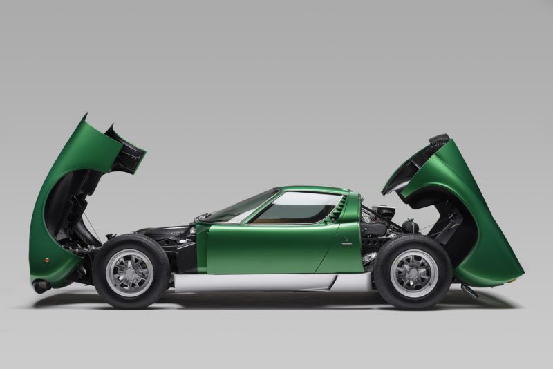 Lateral Lamborghini Miura SV