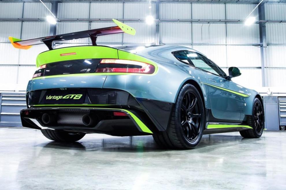 Trasera Aston Martin Vantage GT8