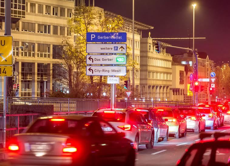 Conductores alemanes buscando aparcamiento