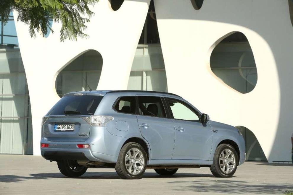 Trasera Mitsubishi Outlander PHEV