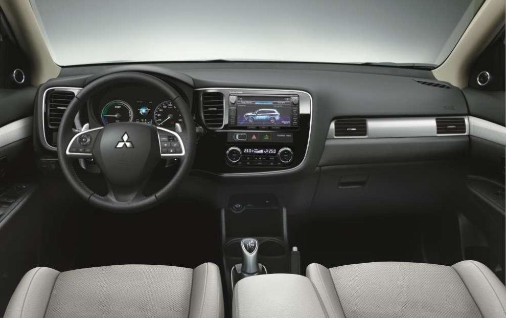 Interior Mitsubishi Outlander PHEV