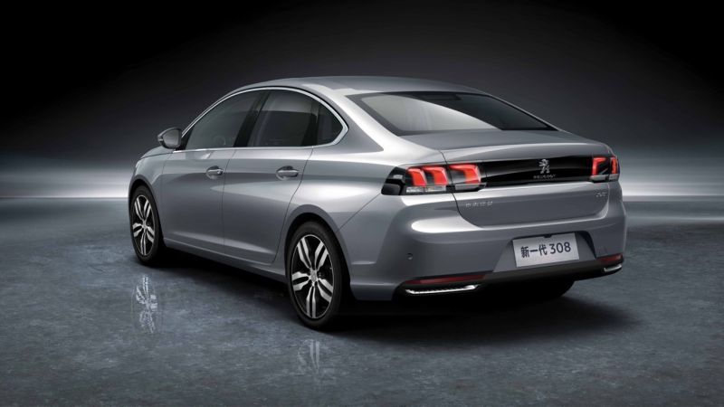 Trasera Peugeot 308 sedán