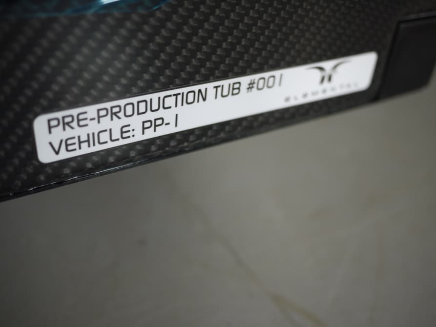Placa con número de unidad del Elemental RP1