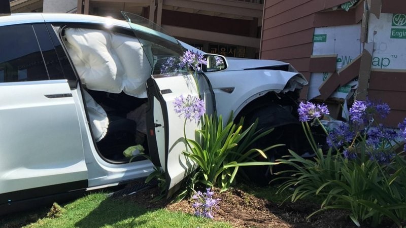 Accidente Tesla Model X