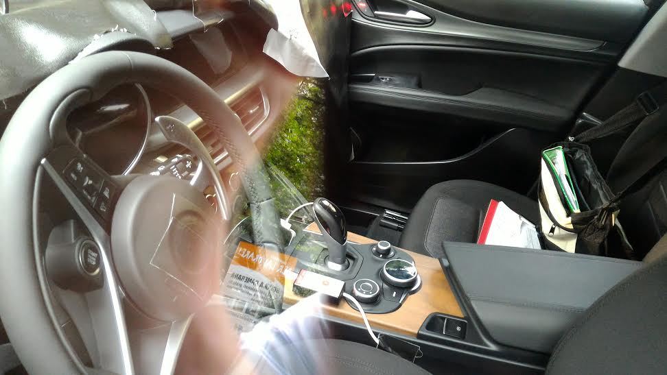 Foto espía del interior del Alfa Romeo Stelvio