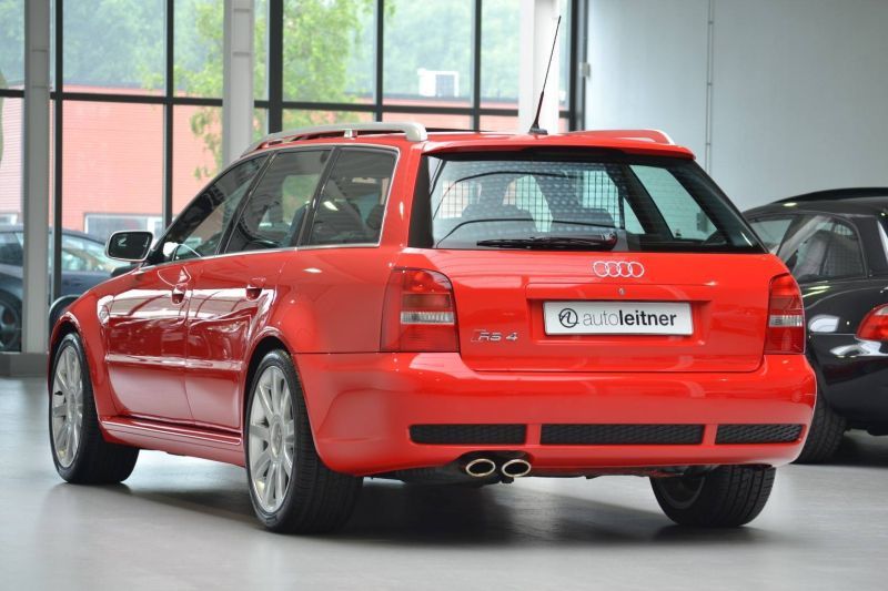 Trasera del Audi RS4 Avant Quattro de 2001