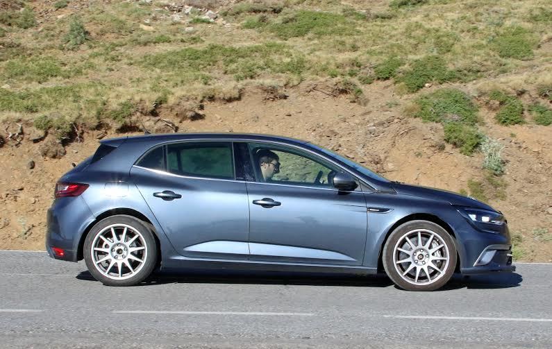 Lateral mula de pruebas del Renault Mégane RS