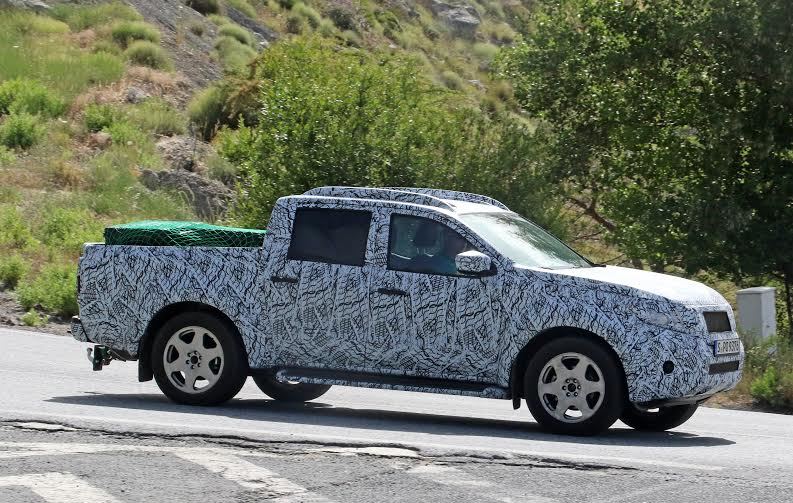 Foto espía lateral del Mercedes-Benz GLT Pick Up