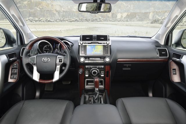 Interior Toyota Land Cruiser 2017