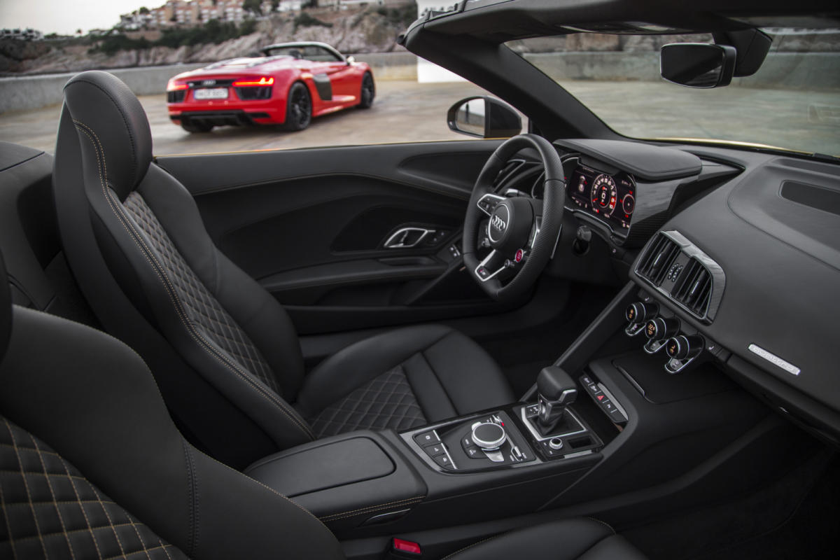 Audi R8 Spyder 2016 interior
