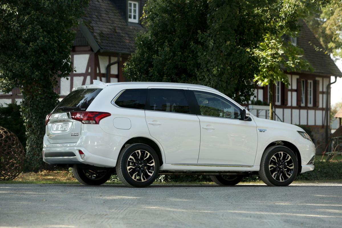 Trasera Mitsubishi Outlander PHEV 2017