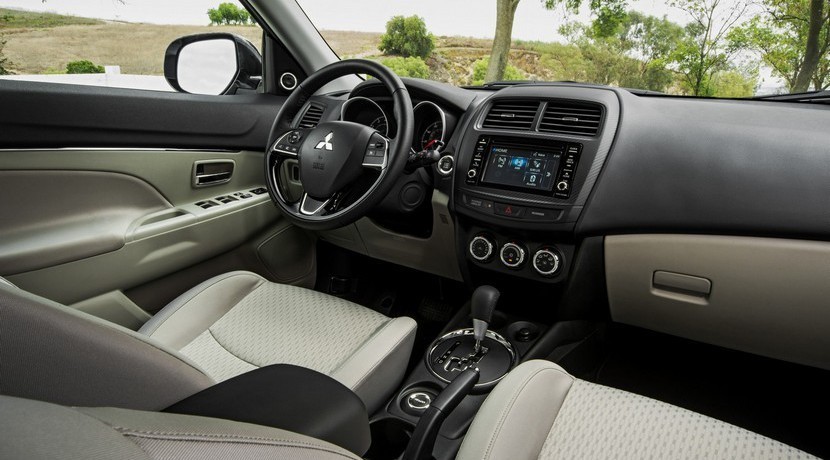 Interior Mitsubishi ASX 2017