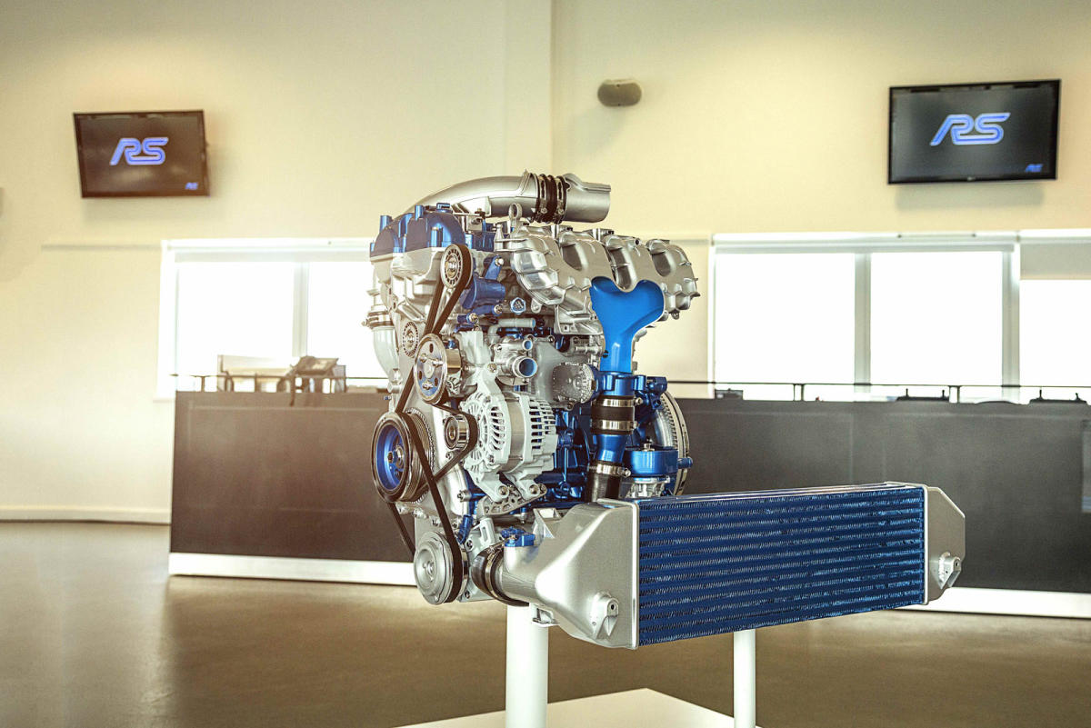 2.3L Turbocharged DOHC 4 cilindros