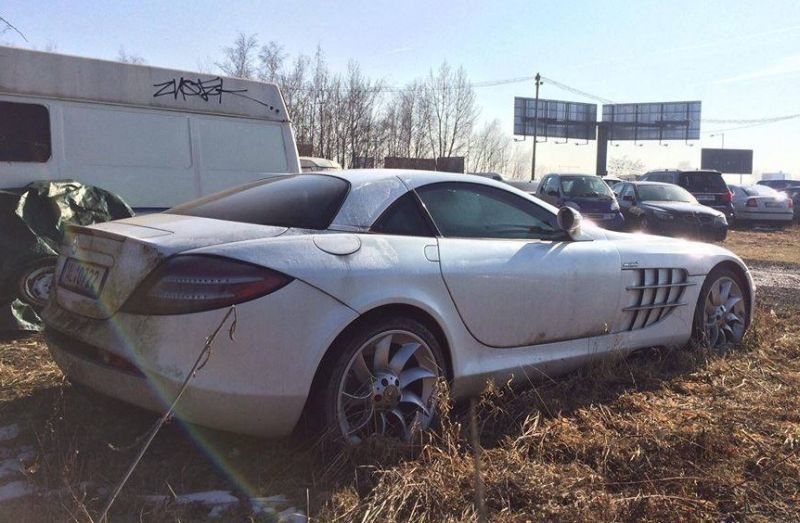 Trasera Mercedes-Benz SLR McLaren abandonado