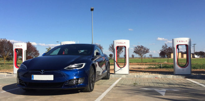 Tesla inaugura su décima instalación de 'supercargadores' en España