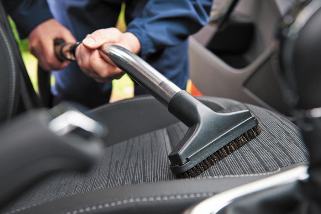 Cómo limpiar el coche a fondo por dentro y por fuera