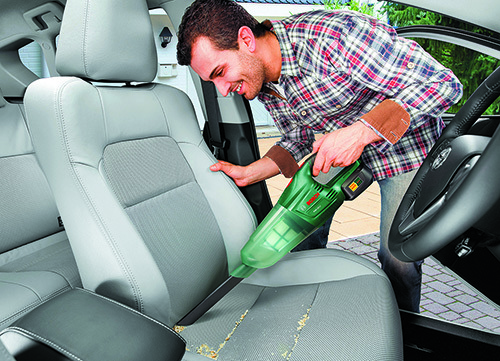 Cómo limpiar la tapicería del coche a fondo y con productos caseros